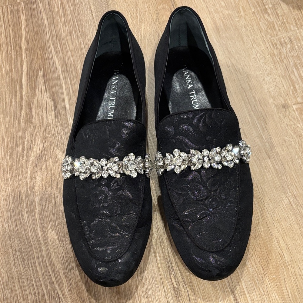 Ivanka Trump Women's Wareen3 Loafer Flat Size 7.5 EUC